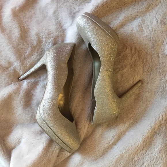 Shoes - • Fioni heels •